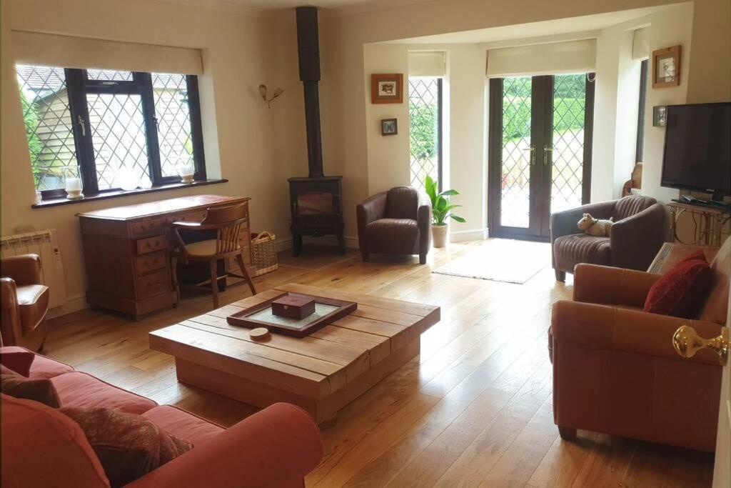 Ashwood Holiday Cottage. แอชฟอร์ด ภายนอก รูปภาพ