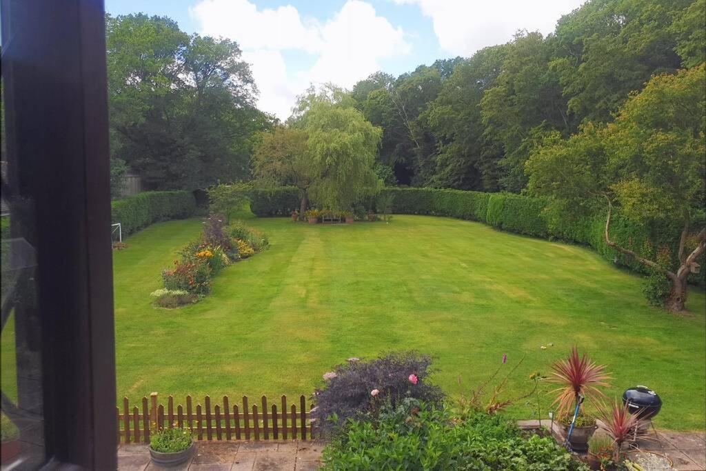 Ashwood Holiday Cottage. แอชฟอร์ด ภายนอก รูปภาพ